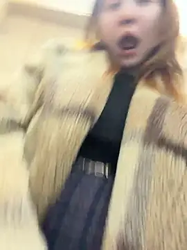 SlavicCandy - flash boobies in public mall