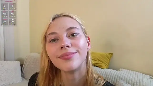 HarriettKitty - BREAST SQUEEZE OVER BRA