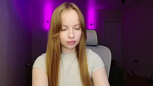 BunnyShinex - tease with under boob view