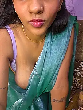 Curvy_BabyGirl - First Day, First Show!