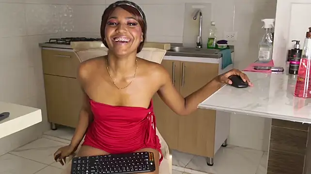 NatazhaQueen - naked body oil