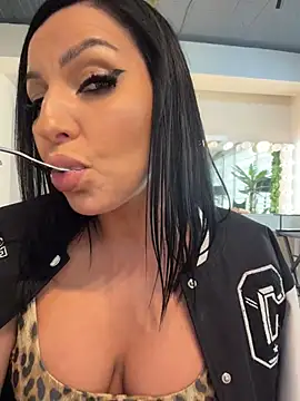 ReynaMorel - Bend over and shake my ass 🔥