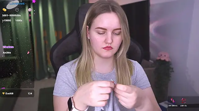 KellyPoter - Stick out your tongue and lick your lips