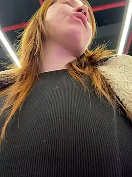 SlavicCandy - flash wet pussy in public shoe store