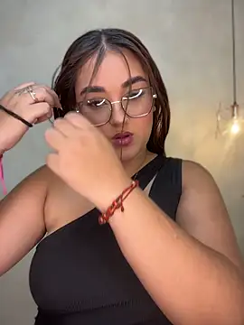 Tiny_Gray - full nude and rub pussy