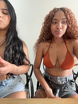 Angel_preta - Massagear os peitos uma da outra