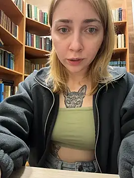 Sunny___Bunny - Flash pussy in public