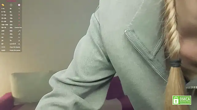 HongTomczak - eye contact + kiss close up