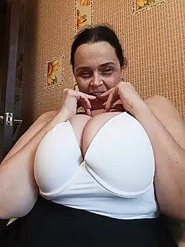 Hugebobbs - Fusk my boobs