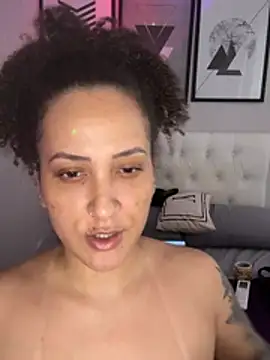 Romena_ - A cada 10 tk, quicada no Dildo 🫦