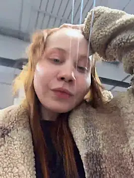 SlavicCandy - flash wet pussy in a public mall