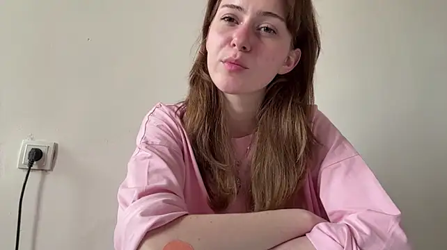 RolandeRohrs - Show my firm bootie closer <3