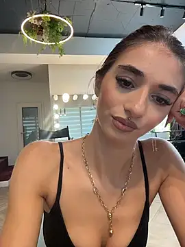 VixenRosse - Tease and massage my boobies