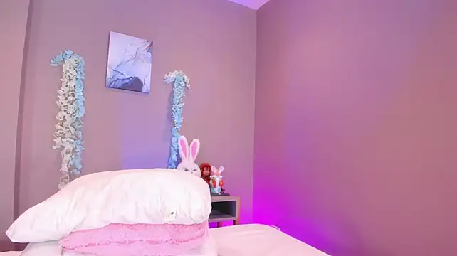 Ayla_lux