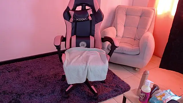 NahomyEvans - Show ass
