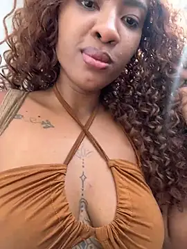 Angel_preta - Short de ladinho as duas