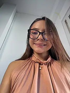 Amira_cute2 - pant down +Spank ass x3