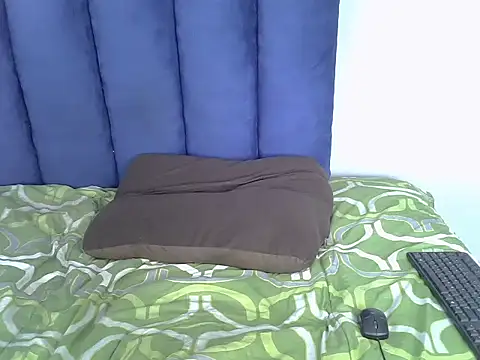 Brown_Booty_Bitch - Make me squirt daddy