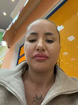 Beautydiamond - Take off my wet penties and taste it