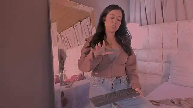 Lea_velle - Nipple clamps+ slap my boobs
