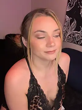 Gigisbooty - Finger pussy 2 minutes