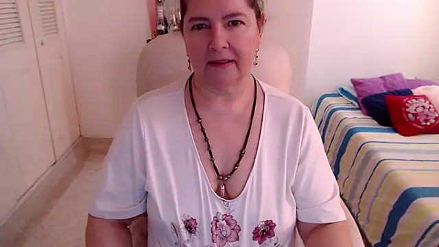 Leonela_69 - mommy is horny come play with me