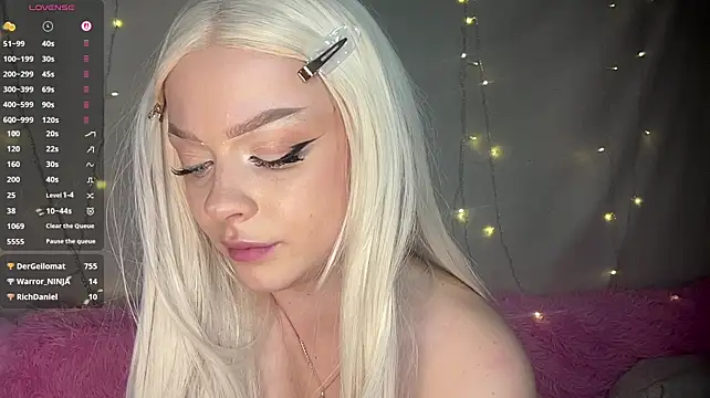 Elsa_Bi - Bite my lips while looking at you