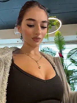 VixenRosse - Tease and massage my boobies
