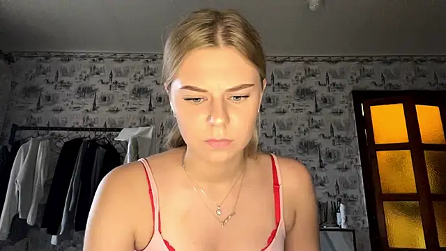 HoneysPiee - rub my boobs