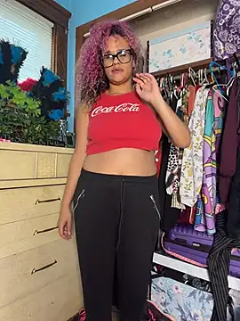 VelvetVixen_735 - Buttplug in – filled and still in charge