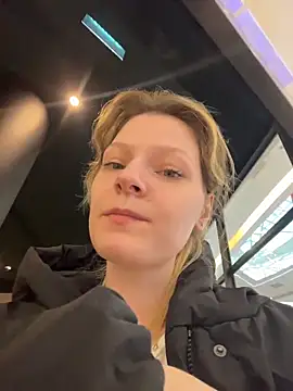 MaryHiggins - Naked Suck a dildo