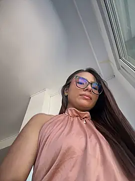 Amira_cute2 - touch clit no panties
