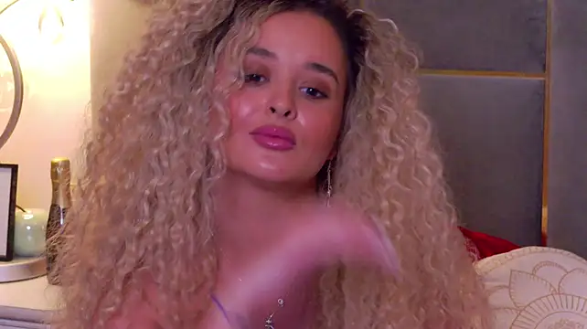 LaceyDover - 💃 Striptease with attitude