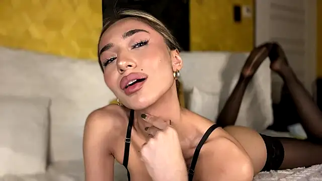 Alissadreams - panti tease pose doggy<<