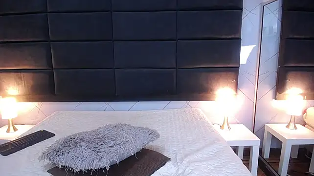 Honey_heartgirl - Topless show / Nipple play