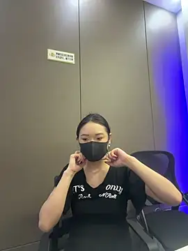 YaYa-168 - 新号开播，收藏到五万，公开私秀。。。