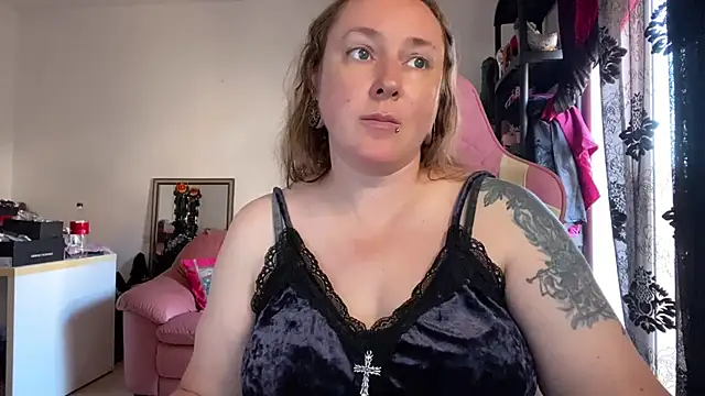 Kisicaxx - my huge boobs