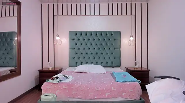 MadissonLow - virbrate my cramy pussy