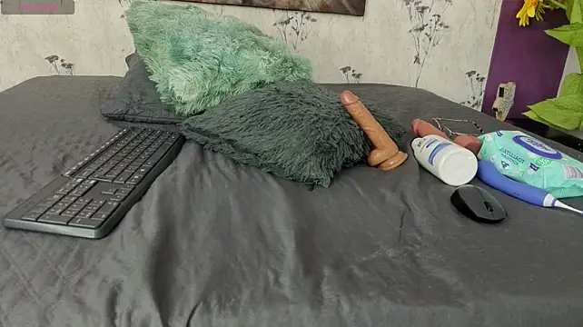 Isabella-vega - Fuck Pussy With 2 Fingers + Spit