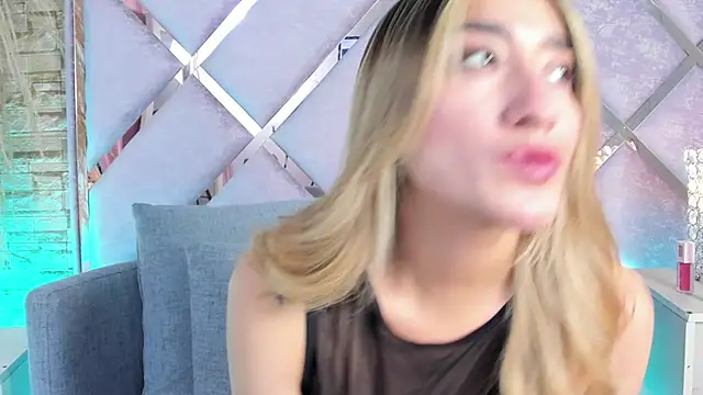 Lucy_davies - HandJob + Spit