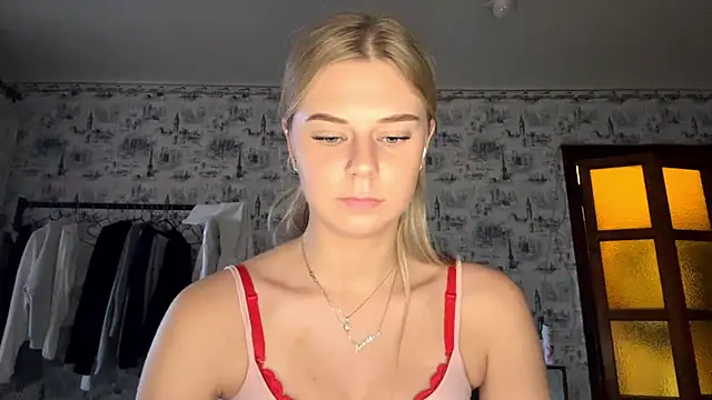 HoneysPiee - rub my boobs