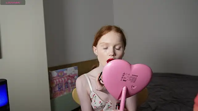 Nellie_baby - pussy play