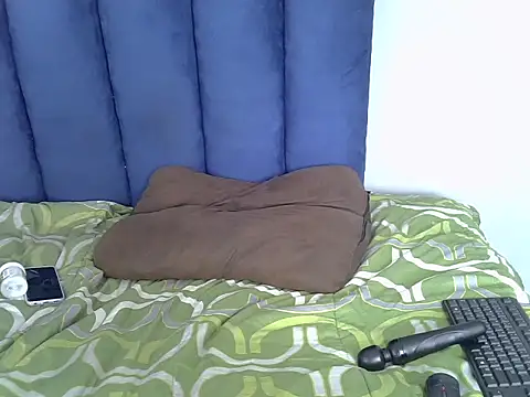 Brown_Booty_Bitch - Make me squirt daddy