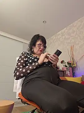 LaliaMia - I'll sit on your face with my pussy
