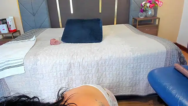 SofiiMontes - Striptease + body tour