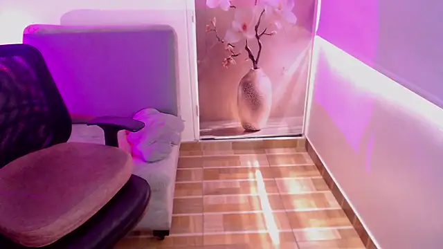 Milfrousse - Oil show on tits and ass