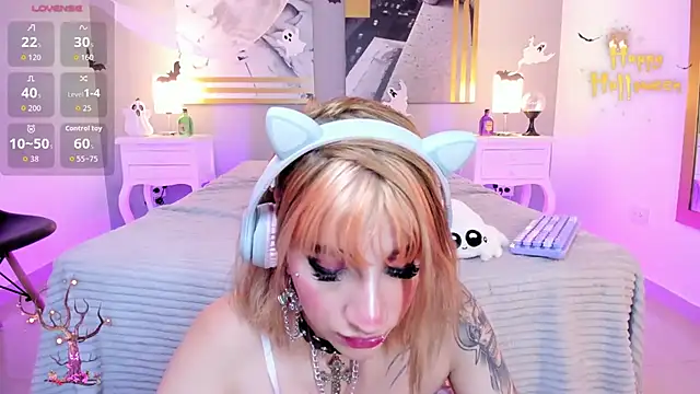 AlannaViera - FLASH TIGHT PUSSY🖤