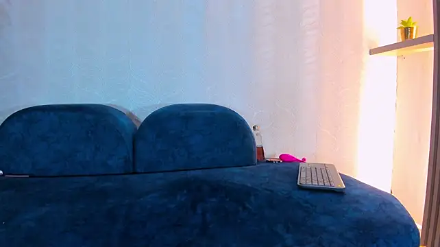 Naomii_Viper - Rub my clit + finger pussy play