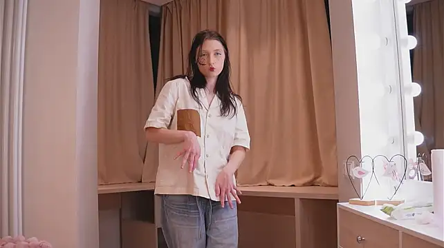 DalilaSylvia - make a funny face