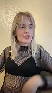 LizzettMorty - Playful lipstick👅